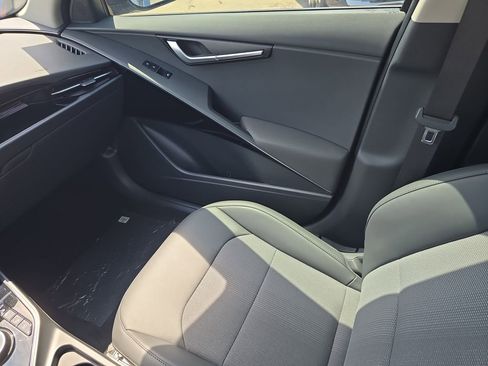 New 2026 Kia Niro Wind FWD image 16