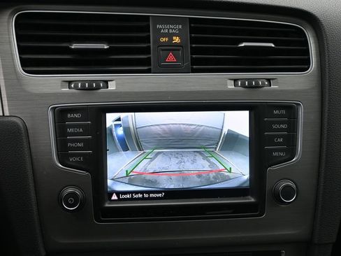 Used 2016 Volkswagen Golf S image 14