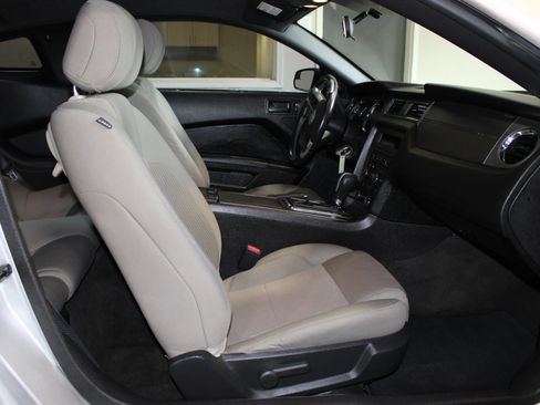 Used 2013 Ford Mustang Coupe RWD image 24