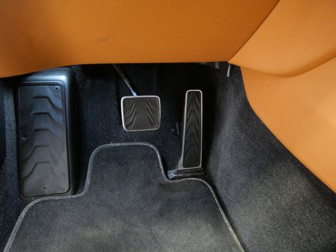 Used 2023 Aston Martin DBX AWD/4WD image 16