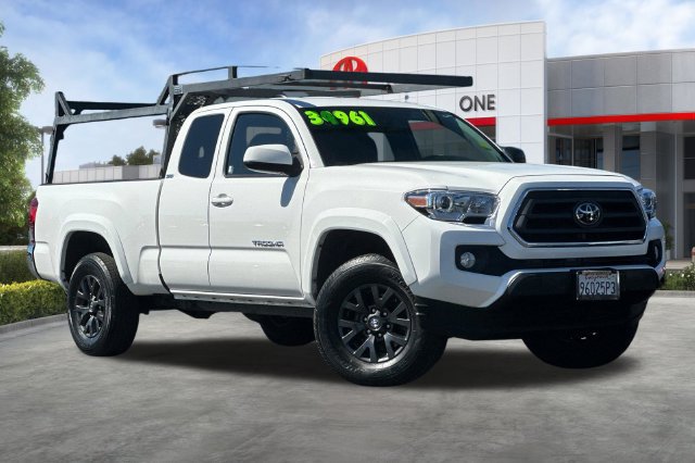 Used 2023 Toyota Tacoma SR5 RWD image 2