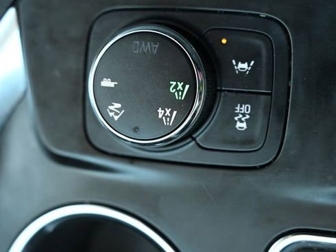 Used 2020 Chevrolet Traverse LT w/ LT Premium Package image 24