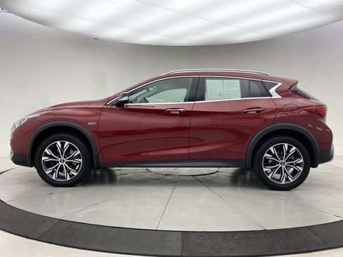 Used 2017 INFINITI QX30 Premium w/ Technology Package AWD/4WD image 2