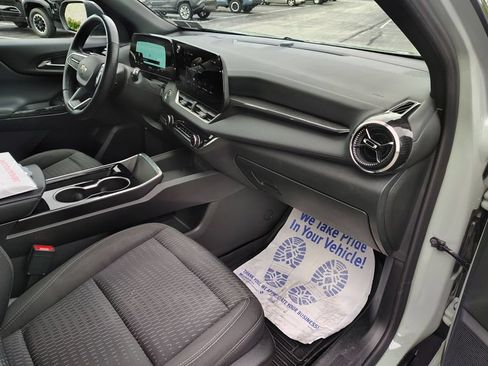 Used 2025 Chevrolet Equinox LT w/ Safety and Technology Package AWD/4WD image 19