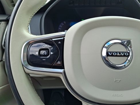 Certified 2024 Volvo XC90 T8 Plus AWD/4WD image 22