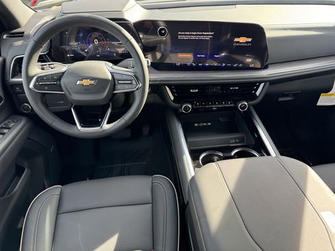 New 2026 Chevrolet Suburban Premier image 17