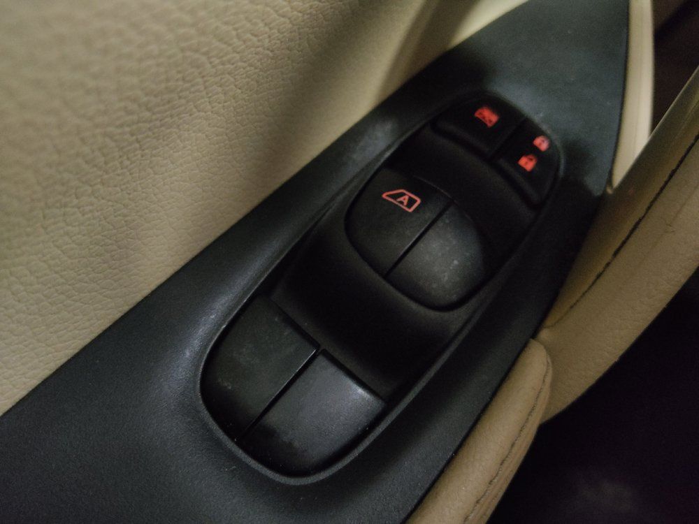Used 2016 Nissan Rogue S FWD image 27