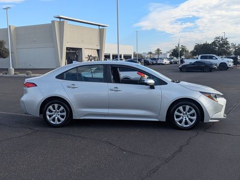 Used 2025 Toyota Corolla LE image 7