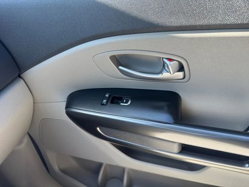 Used 2016 Kia Sedona LX w/ LX Convenience Package FWD image 21