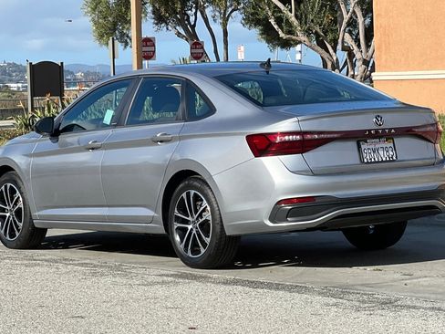 Certified 2025 Volkswagen Jetta Sport image 6