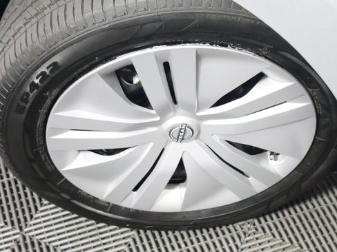 Used 2025 Nissan Leaf S FWD image 18