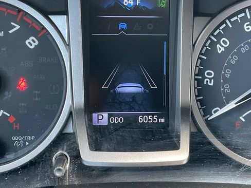 Used 2022 Toyota Tacoma SR5 AWD/4WD image 7