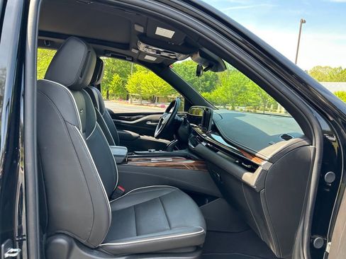 Used 2024 Cadillac Escalade Premium Luxury w/ Performance Package AWD/4WD image 52