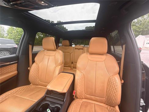Used 2022 Jeep Grand Cherokee Summit w/ Luxury Tech Group V RWD image 22