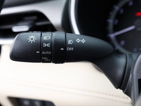 Used 2023 Toyota Highlander XLE image 35