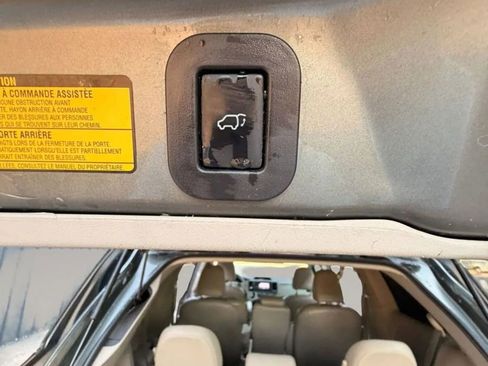 Used 2012 Toyota Sienna XLE w/ Entertainment Pkg FWD image 15