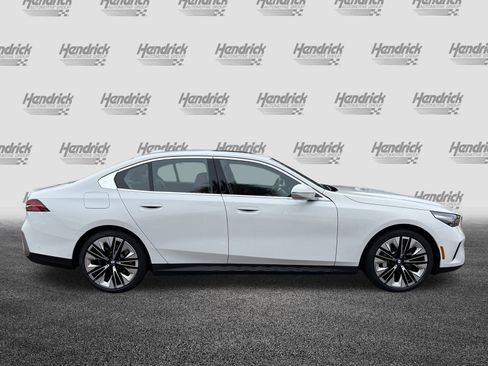 Used 2025 BMW 530i image 11