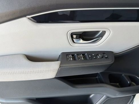 Certified 2024 Honda Pilot LX image 12
