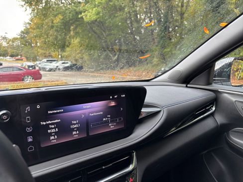 Used 2025 Buick Envista Sport Touring image 35