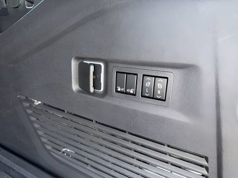 Used 2024 Chevrolet Suburban High Country w/ Advanced Technology Package AWD/4WD image 18