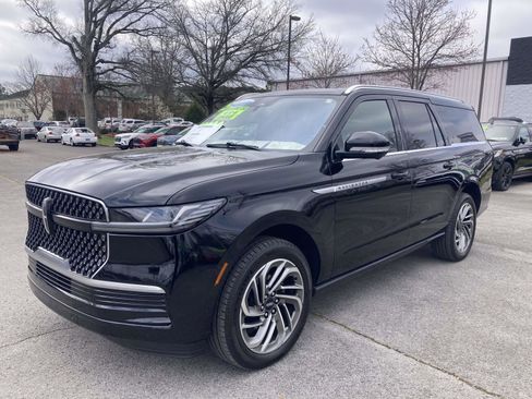 Certified 2025 Lincoln Navigator L Reserve image 9