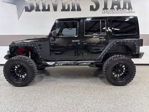 Used 2015 Jeep Wrangler Unlimited Rubicon image 5