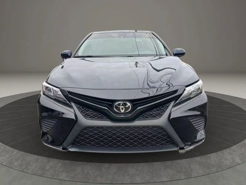Used 2020 Toyota Camry SE FWD image 2
