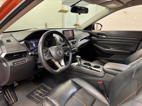 Used 2019 Nissan Altima 2.5 SR FWD image 14