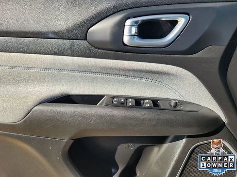 Used 2024 Jeep Compass Latitude image 29