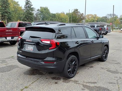 Used 2024 GMC Terrain SLE w/ Driver Convenience Package image 3