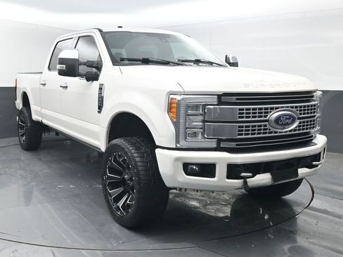 Used 2018 Ford F250 Platinum w/ Platinum Ultimate Package image 3