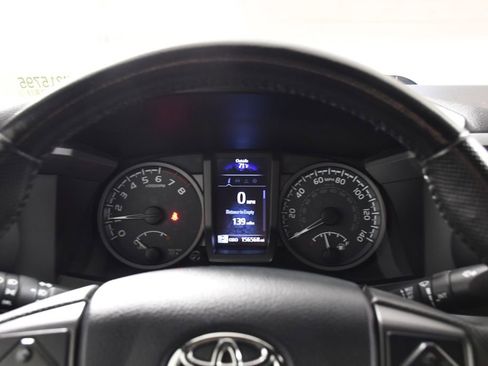 Used 2019 Toyota Tacoma TRD Off-Road AWD/4WD image 31