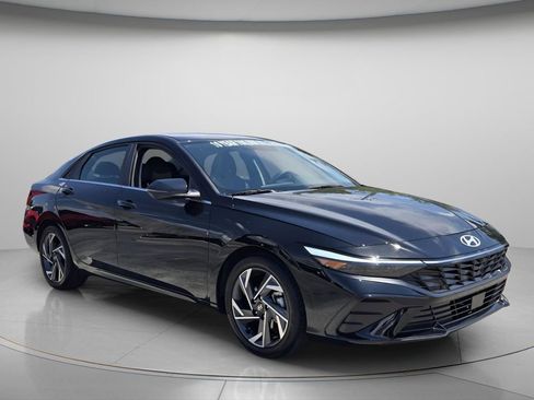 Certified 2024 Hyundai Elantra Limited FWD image 9