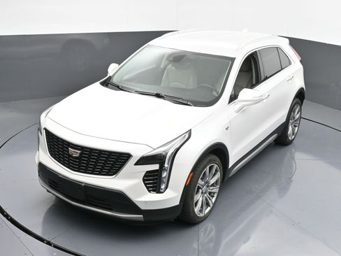 Used 2022 Cadillac XT4 Premium Luxury w/ Enhanced Visibility Package image 32