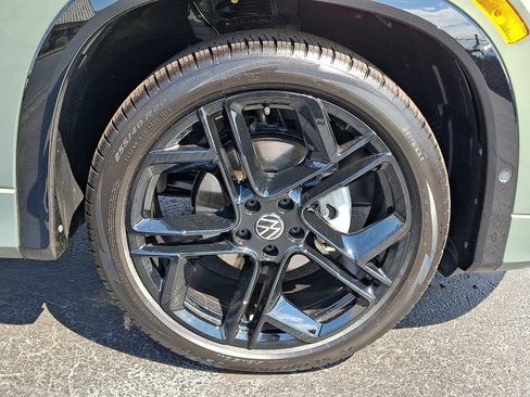 Certified 2026 Volkswagen Tiguan SE R-Line FWD image 8