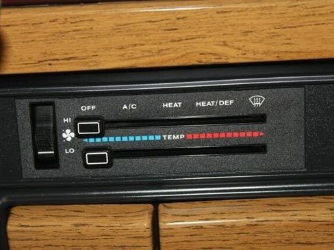 Used 1989 Jeep Grand Wagoneer image 22