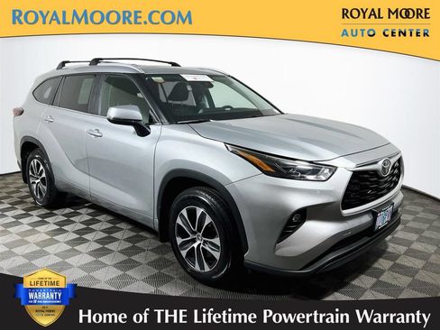 Certified 2024 Toyota Highlander XLE AWD/4WD image 1