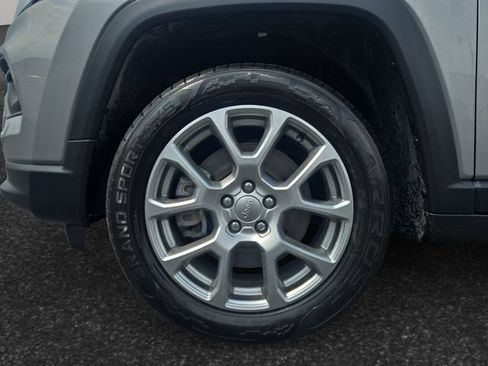 Used 2023 Jeep Compass Latitude AWD/4WD image 4