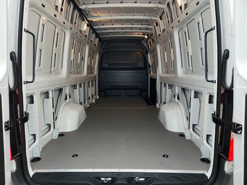 New 2025 Mercedes-Benz eSprinter 170 Cargo image 23