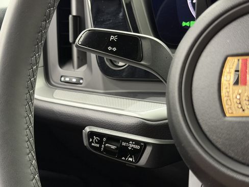 Certified 2024 Porsche Cayenne AWD/4WD image 48