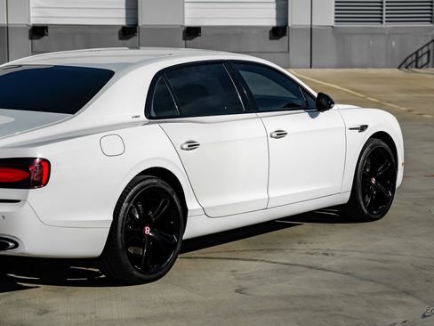 Used 2018 Bentley Flying Spur S V8 image 18