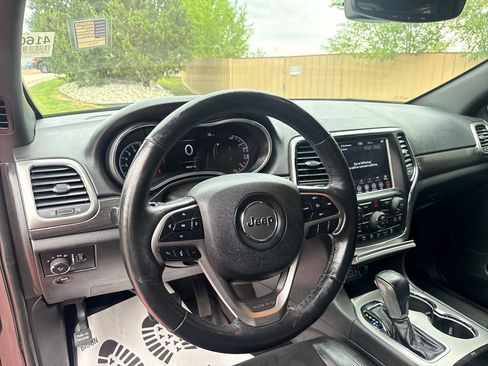 Used 2018 Jeep Grand Cherokee Altitude AWD/4WD image 14