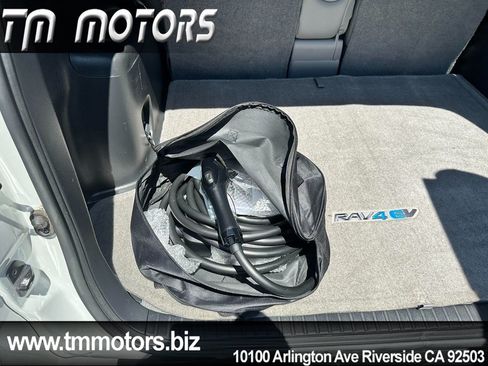 Used 2013 Toyota RAV4 EV FWD image 19