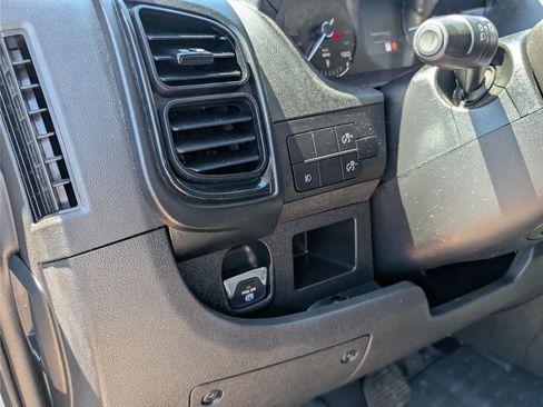 Used 2024 RAM ProMaster 2500 w/ Convenience Group FWD image 17