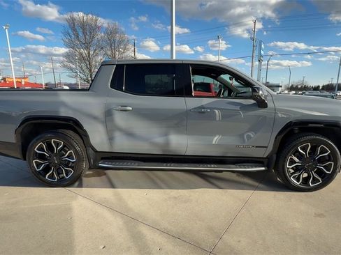 Used 2025 GMC Sierra EV Denali image 9