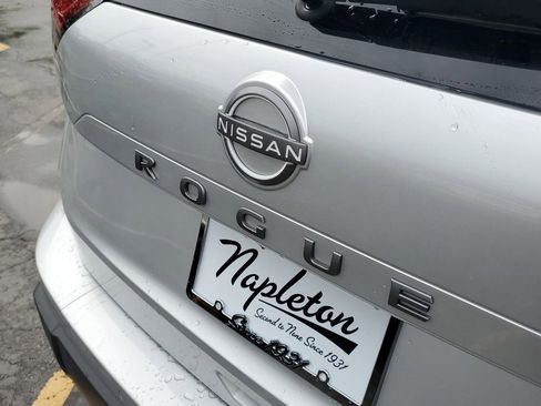 Used 2025 Nissan Rogue SV FWD image 8