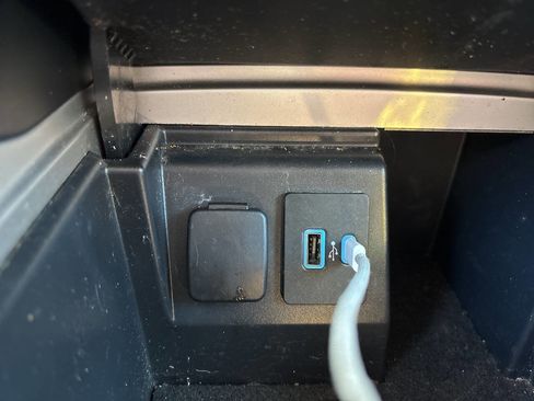 Used 2021 Ford Explorer Limited w/ Equipment Group 301A image 41