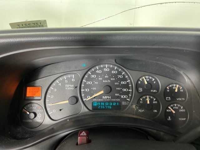 Used 2002 Chevrolet Silverado 2500 LS w/ Off-Road Skid Plate Pkg AWD/4WD image 16