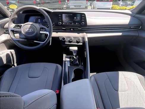 Used 2025 Hyundai Elantra SE FWD image 21