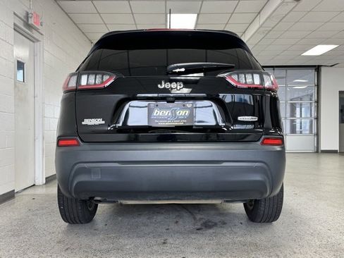 Used 2019 Jeep Cherokee Latitude w/ Popular Appearance Group image 4